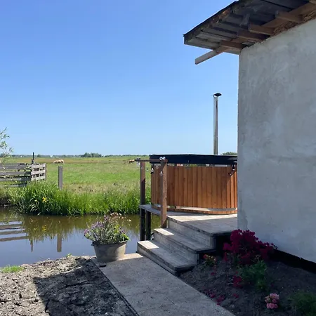 Vrij Aan De Amstel Tiny House Met Hottub Aan Het Water Woerdense Verlaat