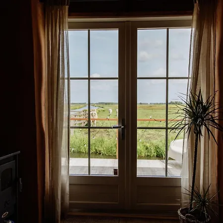 Panzió Vrij Aan De Amstel Tiny House Met Hottub Aan Het Water Woerdense Verlaat