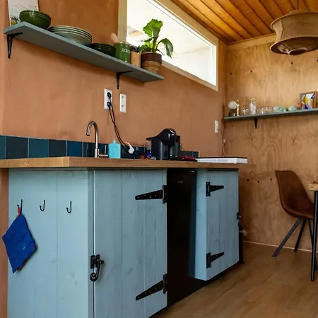 Vrij Aan De Amstel Tiny House Met Hottub Aan Het Water