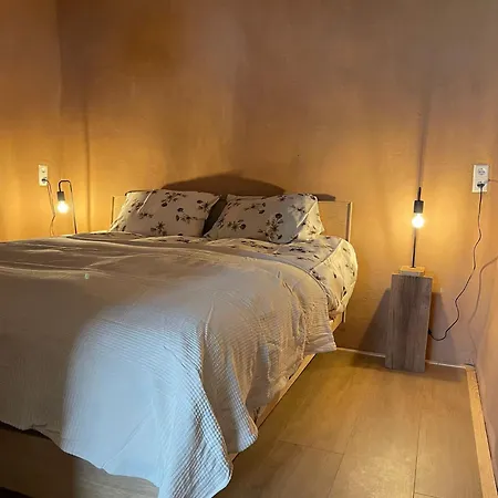 Panzió Vrij Aan De Amstel Tiny House Met Hottub Aan Het Water