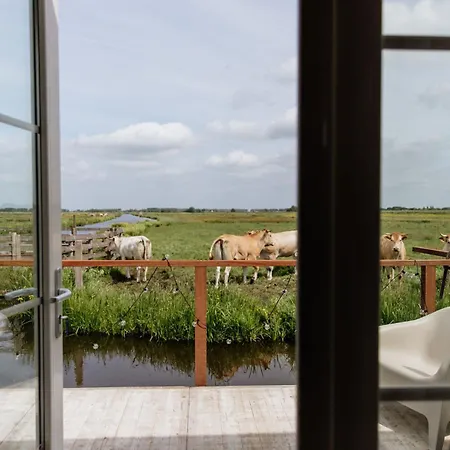 Vrij Aan De Amstel Tiny House Met Hottub Aan Het Water Panzió 3*
