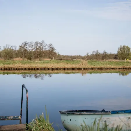 Vrij Aan De Amstel Tiny House Met Hottub Aan Het Water Panzió