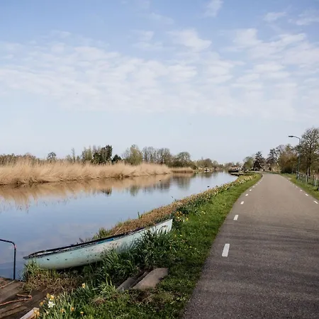 Vrij Aan De Amstel Tiny House Met Hottub Aan Het Water Panzió
