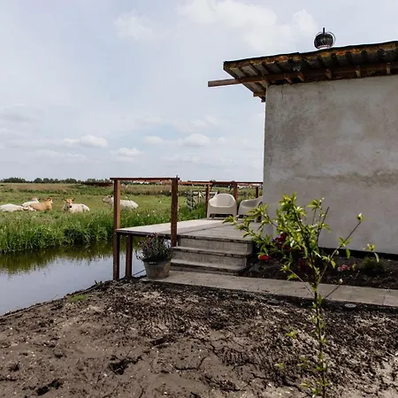 Vrij Aan De Amstel Tiny House Met Hottub Aan Het Water Panzió Woerdense Verlaat